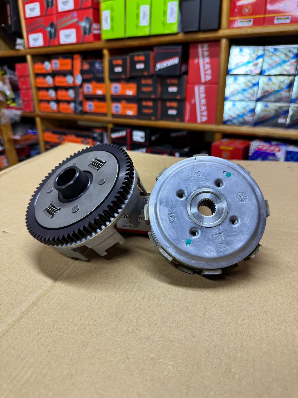 PORTE DISC EMBRAYAGE + GRANAGE EMBRAYAGE SYM NHT 200 ORIGINAL